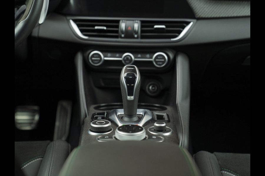 Alfa Romeo Giulia 2.9 V6 Quadrifoglio | Akrapovic | Carbon stoelen | Harman/Kardon | Facelift | Adapt. cruise