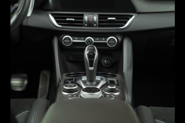 Alfa Romeo Giulia 2.9 V6 Quadrifoglio | Akrapovic | Carbon stoelen | Harman/Kardon | Facelift | Adapt. cruise