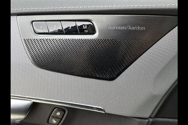 Volvo XC90 2.0 T8 AWD R-Design / SOH 88% / Panoramadak / Trekhaak / Leder-sport / Pdc+Camera / Xenon / 7Pers. / Apk 11-2026