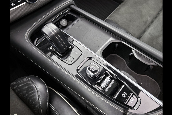 Volvo XC90 2.0 T8 AWD R-Design / SOH 88% / Panoramadak / Trekhaak / Leder-sport / Pdc+Camera / Xenon / 7Pers. / Apk 11-2026