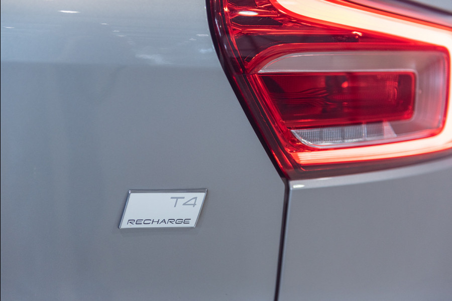 Volvo XC40 T4 Aut. Plug-in Hybrid Plus Bright Stoelverwarming Parkeercamera 211pk