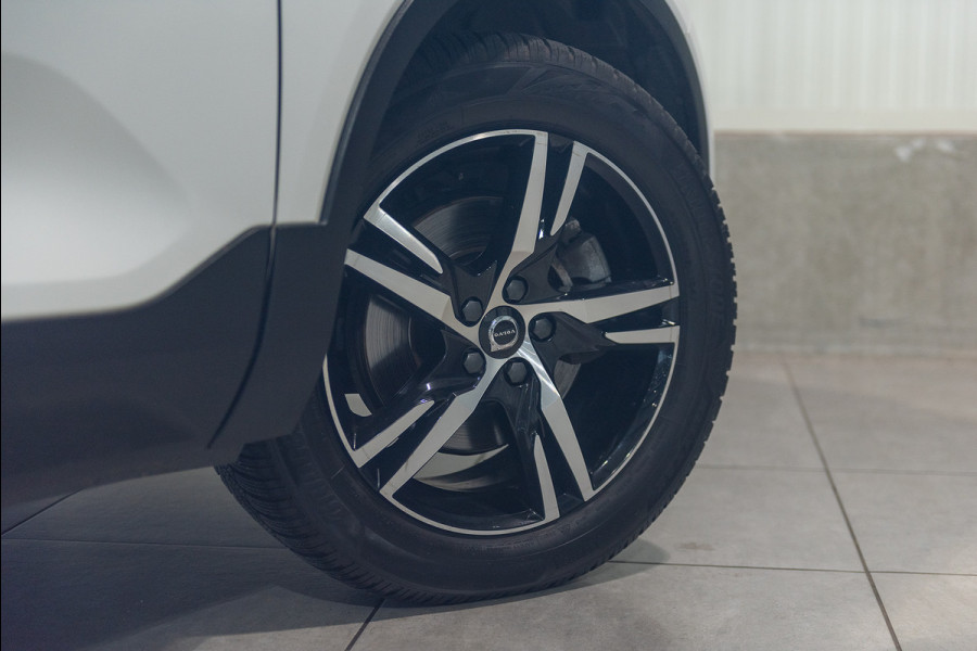 Volvo XC40 Aut. B3 Plus Dark Stoelverwarming Parkeercamera HarmanKardon 163pk