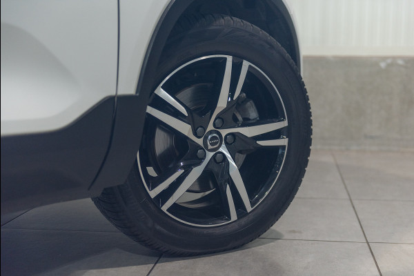 Volvo XC40 Aut. B3 Plus Dark Stoelverwarming Parkeercamera HarmanKardon 163pk