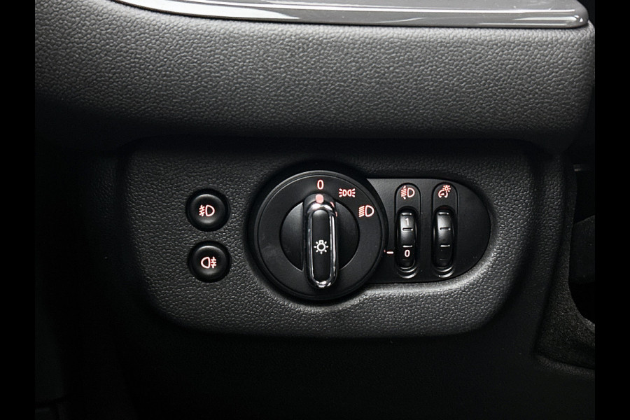 MINI Clubman 1.5 One Business Edition / Airco-ecc / Navigatie / Panorama schuifdak / Leder / Cruise-ctr. / Apk 10-2026