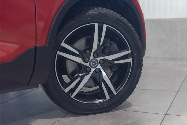 Volvo XC40 T4 Aut. Plug-in Hybrid R-Design ACC Stoelverwarming Trekhaak Parkeercamera 211pk