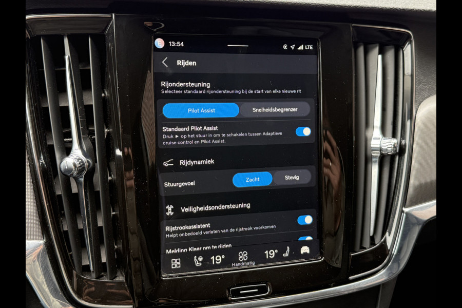Volvo V90 2.0 B4 Momentum Business | Keyless | Trekhaak | Apple Carplay
