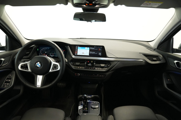 BMW 1-serie 118i Business Edition Plus Keyless Go PDC LED CArplay 24 Maanden garantie* (Vraag naar de voorwaarden)
