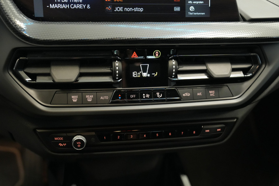 BMW 1-serie 118i Business Edition Plus Keyless Go PDC LED CArplay 24 Maanden garantie* (Vraag naar de voorwaarden)