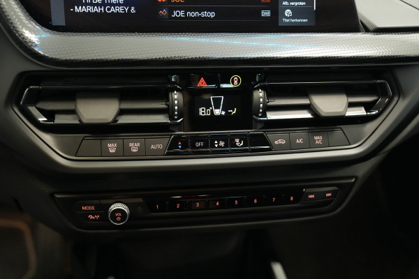 BMW 1-serie 118i Business Edition Plus Keyless Go PDC LED CArplay 24 Maanden garantie* (Vraag naar de voorwaarden)