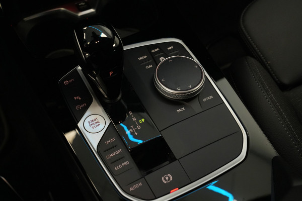 BMW 1-serie 118i Business Edition Plus Keyless Go PDC LED CArplay 24 Maanden garantie* (Vraag naar de voorwaarden)