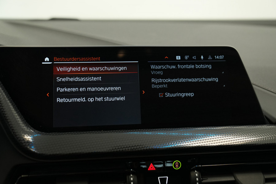 BMW 1-serie 118i Business Edition Plus Keyless Go PDC LED CArplay 24 Maanden garantie* (Vraag naar de voorwaarden)