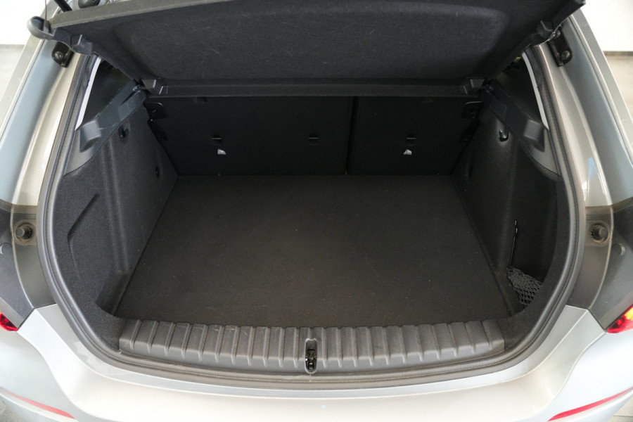 BMW 1-serie 118i Business Edition Plus Keyless Go PDC LED CArplay 24 Maanden garantie* (Vraag naar de voorwaarden)