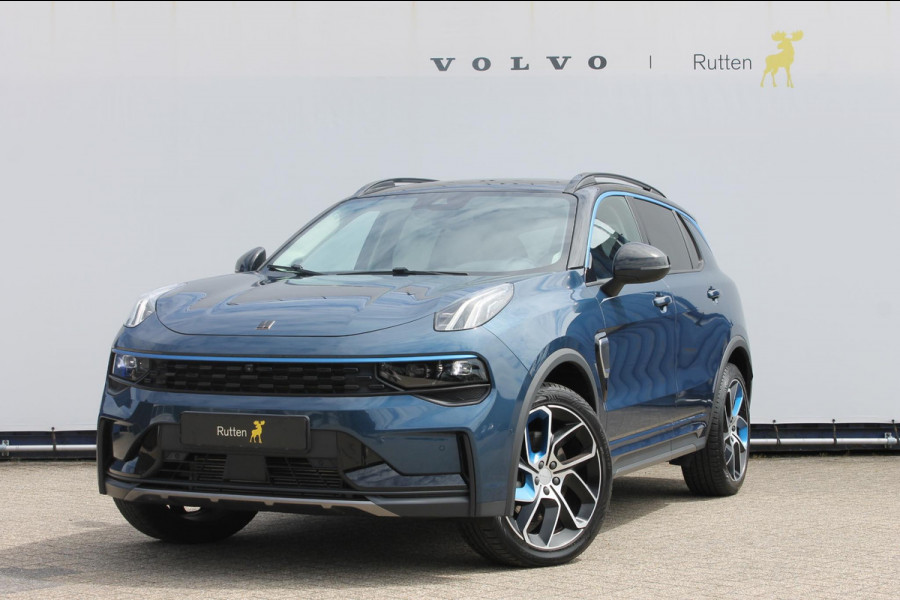 Lynk & Co 01 261PK Automaat Adaptieve Cruise Control / Elektrisch verstelbare voorstoelen / BLIS / Stoelverwarming / Climate Control / Parkeersensoren met 360 gradencamera / Regensensor