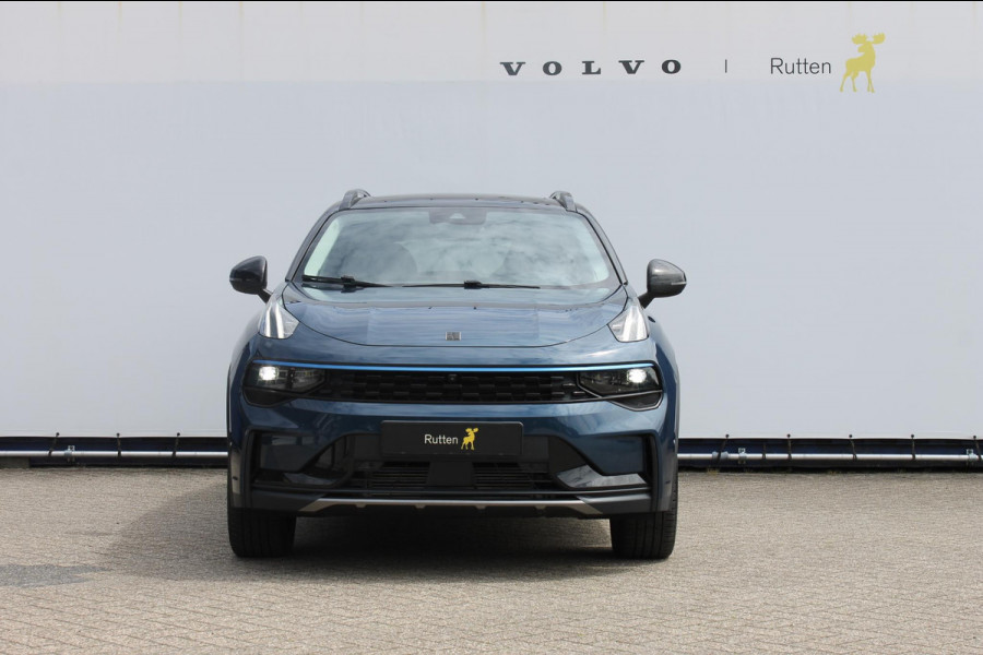 Lynk & Co 01 261PK Automaat Adaptieve Cruise Control / Elektrisch verstelbare voorstoelen / BLIS / Stoelverwarming / Climate Control / Parkeersensoren met 360 gradencamera / Regensensor