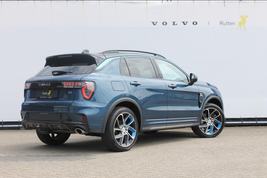 Lynk & Co 01 261PK Automaat Adaptieve Cruise Control / Elektrisch verstelbare voorstoelen / BLIS / Stoelverwarming / Climate Control / Parkeersensoren met 360 gradencamera / Regensensor