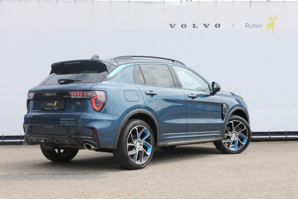 Lynk & Co 01 261PK Automaat Adaptieve Cruise Control / Elektrisch verstelbare voorstoelen / BLIS / Stoelverwarming / Climate Control / Parkeersensoren met 360 gradencamera / Regensensor