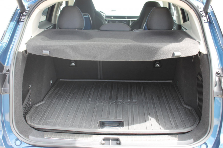 Lynk & Co 01 261PK Automaat Adaptieve Cruise Control / Elektrisch verstelbare voorstoelen / BLIS / Stoelverwarming / Climate Control / Parkeersensoren met 360 gradencamera / Regensensor