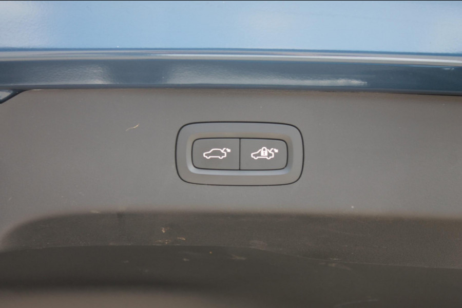 Lynk & Co 01 261PK Automaat Adaptieve Cruise Control / Elektrisch verstelbare voorstoelen / BLIS / Stoelverwarming / Climate Control / Parkeersensoren met 360 gradencamera / Regensensor