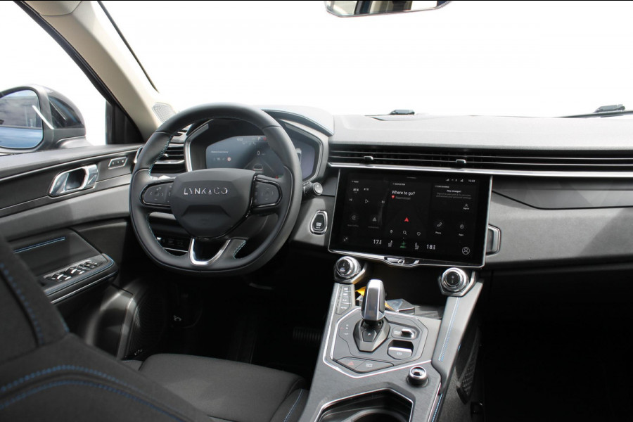 Lynk & Co 01 261PK Automaat Adaptieve Cruise Control / Elektrisch verstelbare voorstoelen / BLIS / Stoelverwarming / Climate Control / Parkeersensoren met 360 gradencamera / Regensensor