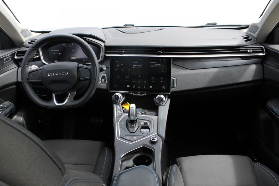 Lynk & Co 01 261PK Automaat Adaptieve Cruise Control / Elektrisch verstelbare voorstoelen / BLIS / Stoelverwarming / Climate Control / Parkeersensoren met 360 gradencamera / Regensensor