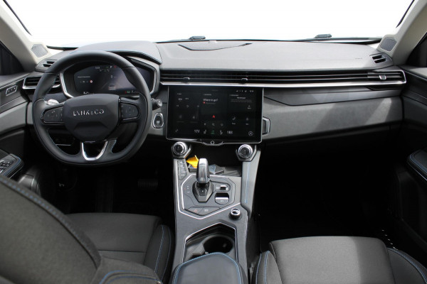 Lynk & Co 01 261PK Automaat Adaptieve Cruise Control / Elektrisch verstelbare voorstoelen / BLIS / Stoelverwarming / Climate Control / Parkeersensoren met 360 gradencamera / Regensensor