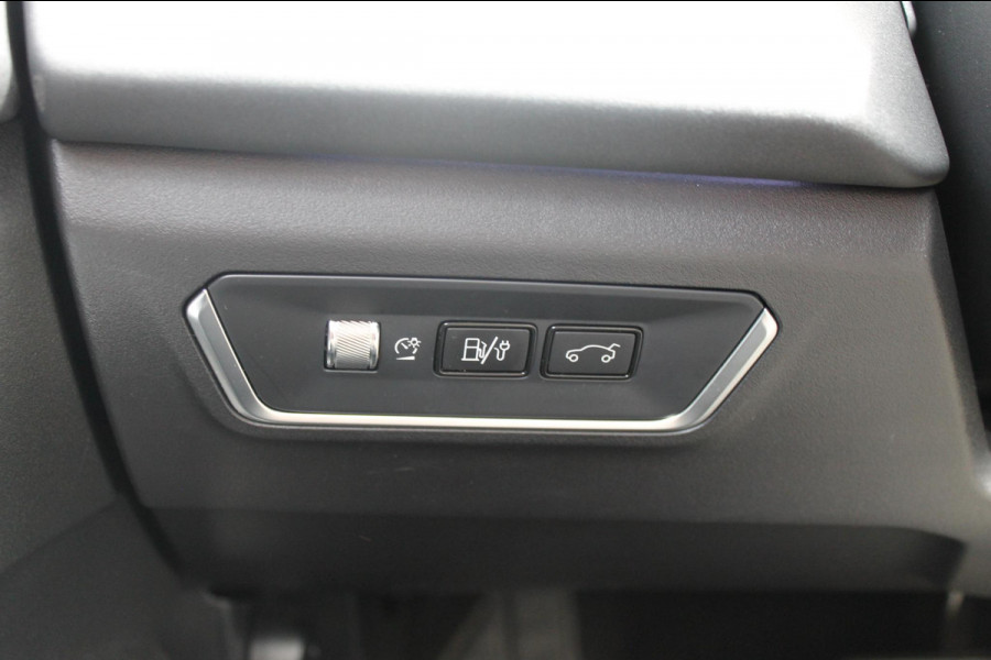 Lynk & Co 01 261PK Automaat Adaptieve Cruise Control / Elektrisch verstelbare voorstoelen / BLIS / Stoelverwarming / Climate Control / Parkeersensoren met 360 gradencamera / Regensensor