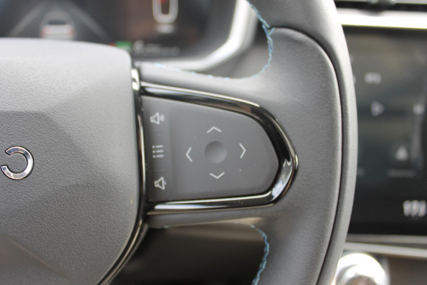 Lynk & Co 01 261PK Automaat Adaptieve Cruise Control / Elektrisch verstelbare voorstoelen / BLIS / Stoelverwarming / Climate Control / Parkeersensoren met 360 gradencamera / Regensensor
