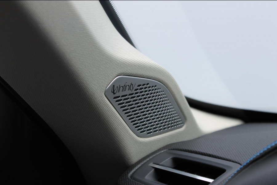 Lynk & Co 01 261PK Automaat Adaptieve Cruise Control / Elektrisch verstelbare voorstoelen / BLIS / Stoelverwarming / Climate Control / Parkeersensoren met 360 gradencamera / Regensensor