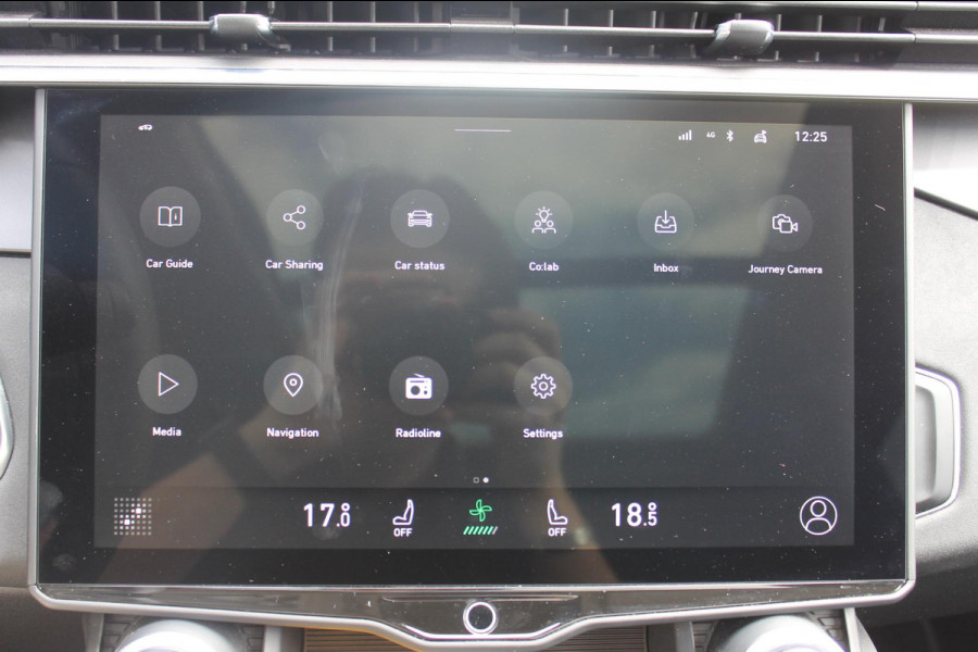 Lynk & Co 01 261PK Automaat Adaptieve Cruise Control / Elektrisch verstelbare voorstoelen / BLIS / Stoelverwarming / Climate Control / Parkeersensoren met 360 gradencamera / Regensensor