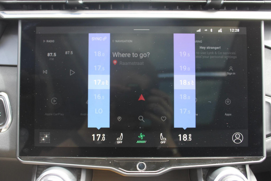 Lynk & Co 01 261PK Automaat Adaptieve Cruise Control / Elektrisch verstelbare voorstoelen / BLIS / Stoelverwarming / Climate Control / Parkeersensoren met 360 gradencamera / Regensensor