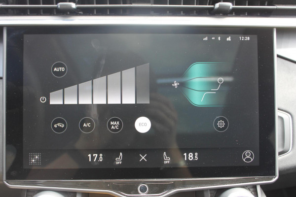 Lynk & Co 01 261PK Automaat Adaptieve Cruise Control / Elektrisch verstelbare voorstoelen / BLIS / Stoelverwarming / Climate Control / Parkeersensoren met 360 gradencamera / Regensensor
