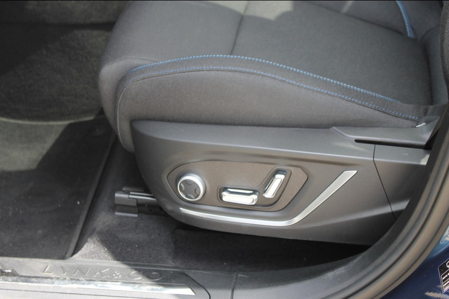 Lynk & Co 01 261PK Automaat Adaptieve Cruise Control / Elektrisch verstelbare voorstoelen / BLIS / Stoelverwarming / Climate Control / Parkeersensoren met 360 gradencamera / Regensensor