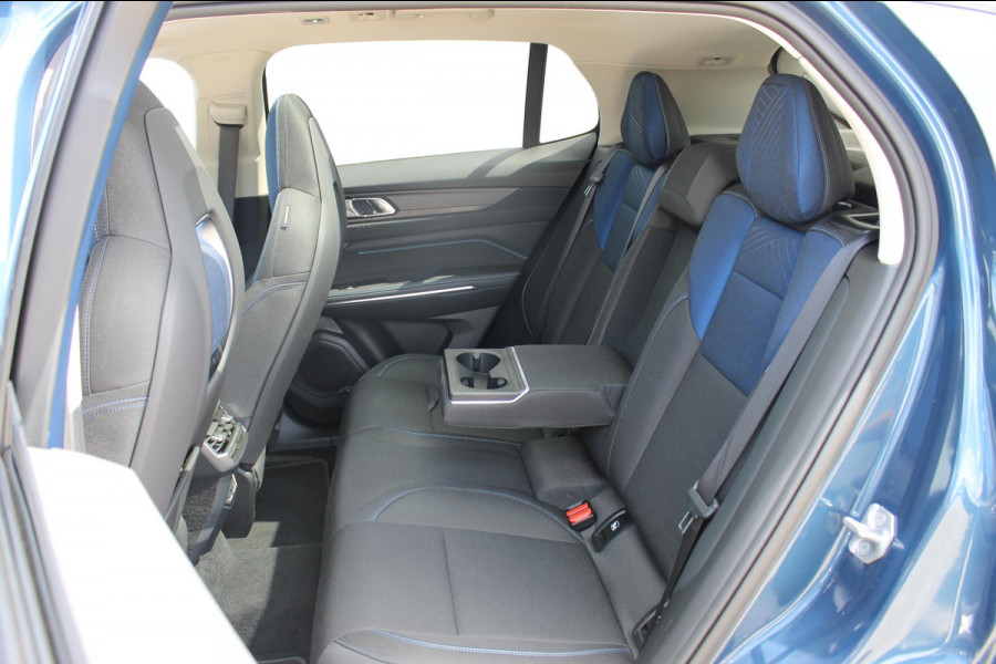 Lynk & Co 01 261PK Automaat Adaptieve Cruise Control / Elektrisch verstelbare voorstoelen / BLIS / Stoelverwarming / Climate Control / Parkeersensoren met 360 gradencamera / Regensensor
