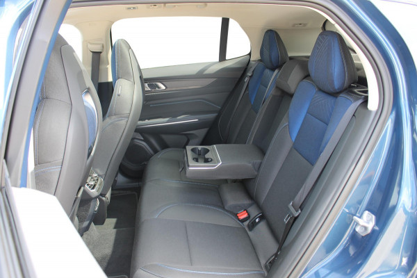 Lynk & Co 01 261PK Automaat Adaptieve Cruise Control / Elektrisch verstelbare voorstoelen / BLIS / Stoelverwarming / Climate Control / Parkeersensoren met 360 gradencamera / Regensensor