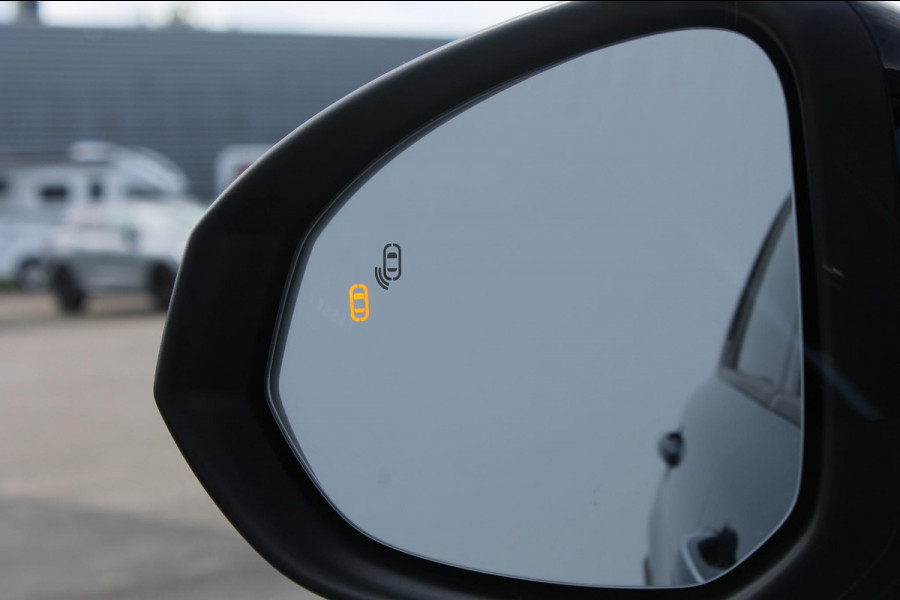 Lynk & Co 01 261PK Automaat Adaptieve Cruise Control / Elektrisch verstelbare voorstoelen / BLIS / Stoelverwarming / Climate Control / Parkeersensoren met 360 gradencamera / Regensensor