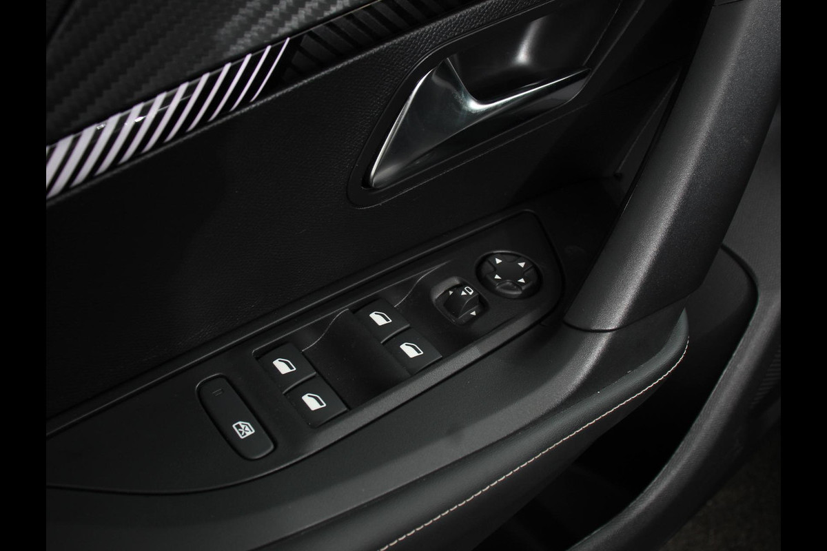 Peugeot e-2008 EV Allure 50 kWh Navigatie Apple Carplay/Android Auto Climate Control Led Parkeer sensoren Cruise Control Stoelverwarming