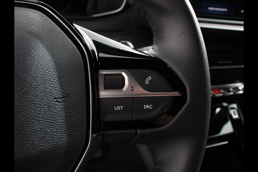 Peugeot e-2008 EV Allure 50 kWh Navigatie Apple Carplay/Android Auto Climate Control Led Parkeer sensoren Cruise Control Stoelverwarming