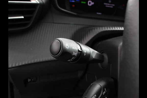 Peugeot e-2008 EV Allure 50 kWh Navigatie Apple Carplay/Android Auto Climate Control Led Parkeer sensoren Cruise Control Stoelverwarming