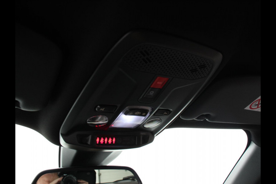 Peugeot e-2008 EV Allure 50 kWh Navigatie Apple Carplay/Android Auto Climate Control Led Parkeer sensoren Cruise Control Stoelverwarming
