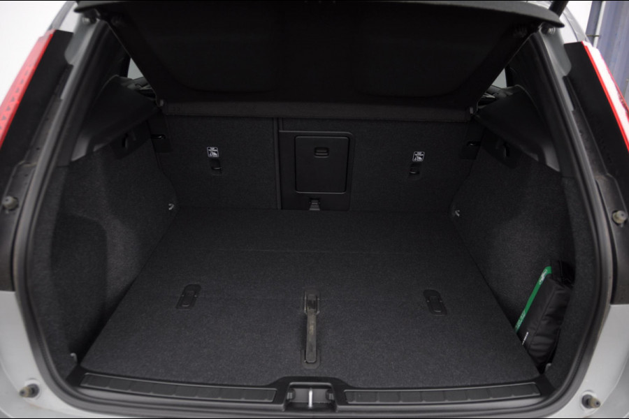 Volvo EX40 252PK Automaat Single Motor Extended Range Plus Panoramadak / Apple Carplay / Android Auto / Harman kardon audio / Adaptive cruise control / Pilot assist / Lichtmetalen velgen /