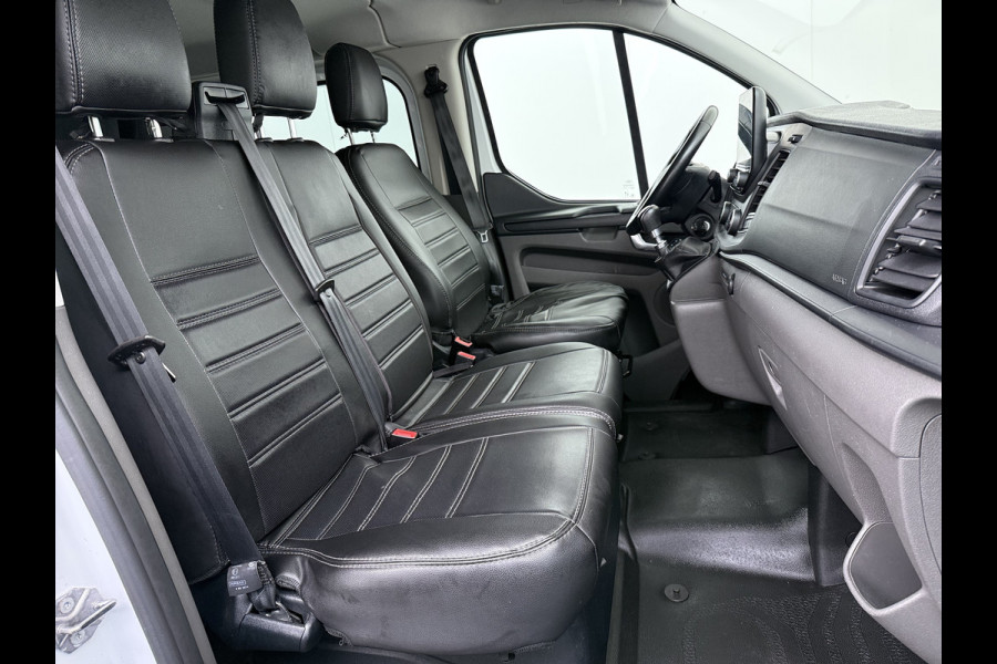 Ford Transit Custom 300 2.0TDCI L2H1 Dubbele Cabine 6-Persoons Trekhaak Navi Camera Cruise Control Imperiaal Airco Stoelverwarming Pdc DC DAB Bluetooth Betonplex Vloer Wandbetimmering 2.750KG Trekgewicht Origineel Nederlandse Auto
