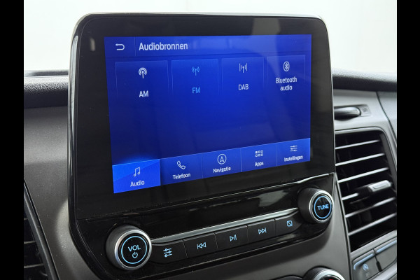 Ford Transit Custom 300 2.0TDCI L2H1 Dubbele Cabine 6-Persoons Trekhaak Navi Camera Cruise Control Imperiaal Airco Stoelverwarming Pdc DC DAB Bluetooth Betonplex Vloer Wandbetimmering 2.750KG Trekgewicht Origineel Nederlandse Auto