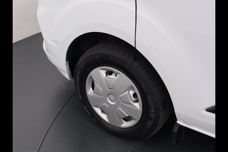 Ford Transit Custom 300 2.0TDCI L2H1 Dubbele Cabine 6-Persoons Trekhaak Navi Camera Cruise Control Imperiaal Airco Stoelverwarming Pdc DC DAB Bluetooth Betonplex Vloer Wandbetimmering 2.750KG Trekgewicht Origineel Nederlandse Auto