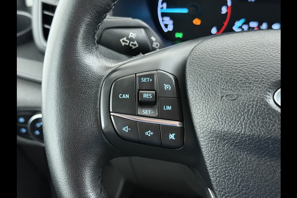 Ford Transit Custom 300 2.0TDCI L2H1 Dubbele Cabine 6-Persoons Trekhaak Navi Camera Cruise Control Imperiaal Airco Stoelverwarming Pdc DC DAB Bluetooth Betonplex Vloer Wandbetimmering 2.750KG Trekgewicht Origineel Nederlandse Auto