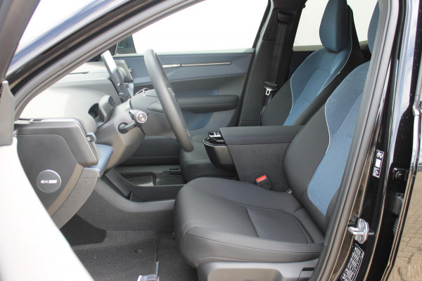 Volvo EX30 Single Motor Ext Range Plus Black Ed Europa 69 kWh 20" Lichtmetalen velgen, Google Infotainment, Getinte ramen vanaf de B-Stijl, Verwarmbare voorstoelen, Parkeersenoren