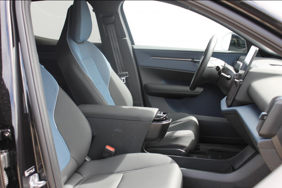 Volvo EX30 Single Motor Ext Range Plus Black Ed Europa 69 kWh 20" Lichtmetalen velgen, Google Infotainment, Getinte ramen vanaf de B-Stijl, Verwarmbare voorstoelen, Parkeersenoren