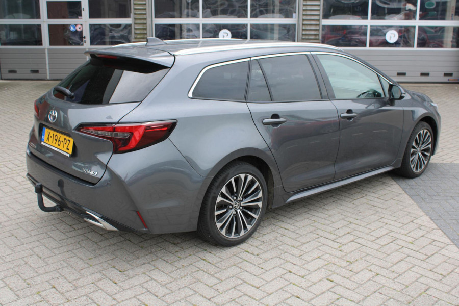 Toyota Corolla Touring Sports 1.8 Hybrid First Edition | Trekhaak | Adaptieve Cruise Control | Stoelverwarming | 17 Inch Lichtmetalen Velgen | Electrische achterklep
