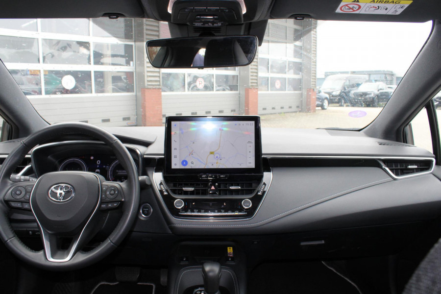 Toyota Corolla Touring Sports 1.8 Hybrid First Edition | Trekhaak | Adaptieve Cruise Control | Stoelverwarming | 17 Inch Lichtmetalen Velgen | Electrische achterklep
