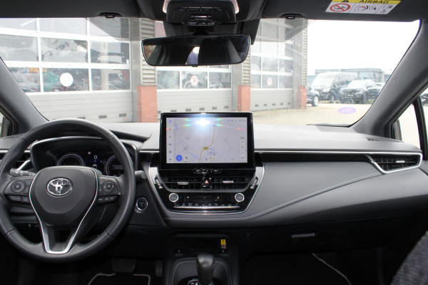 Toyota Corolla Touring Sports 1.8 Hybrid First Edition | Trekhaak | Adaptieve Cruise Control | Stoelverwarming | 17 Inch Lichtmetalen Velgen | Electrische achterklep