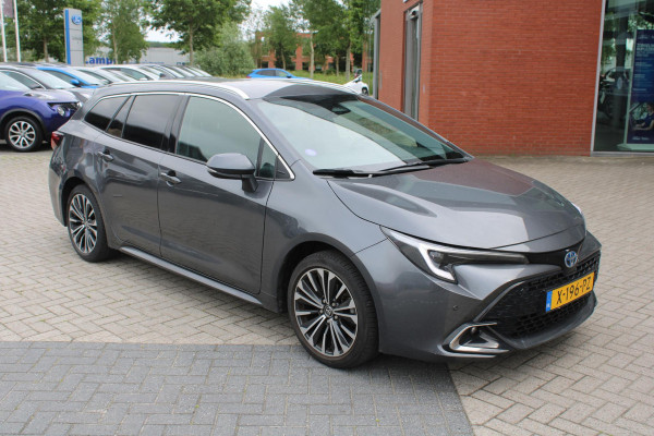 Toyota Corolla Touring Sports 1.8 Hybrid First Edition | Trekhaak | Adaptieve Cruise Control | Stoelverwarming | 17 Inch Lichtmetalen Velgen | Electrische achterklep